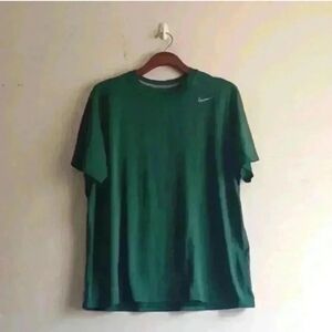 Nike Men's Green T-Shirt
